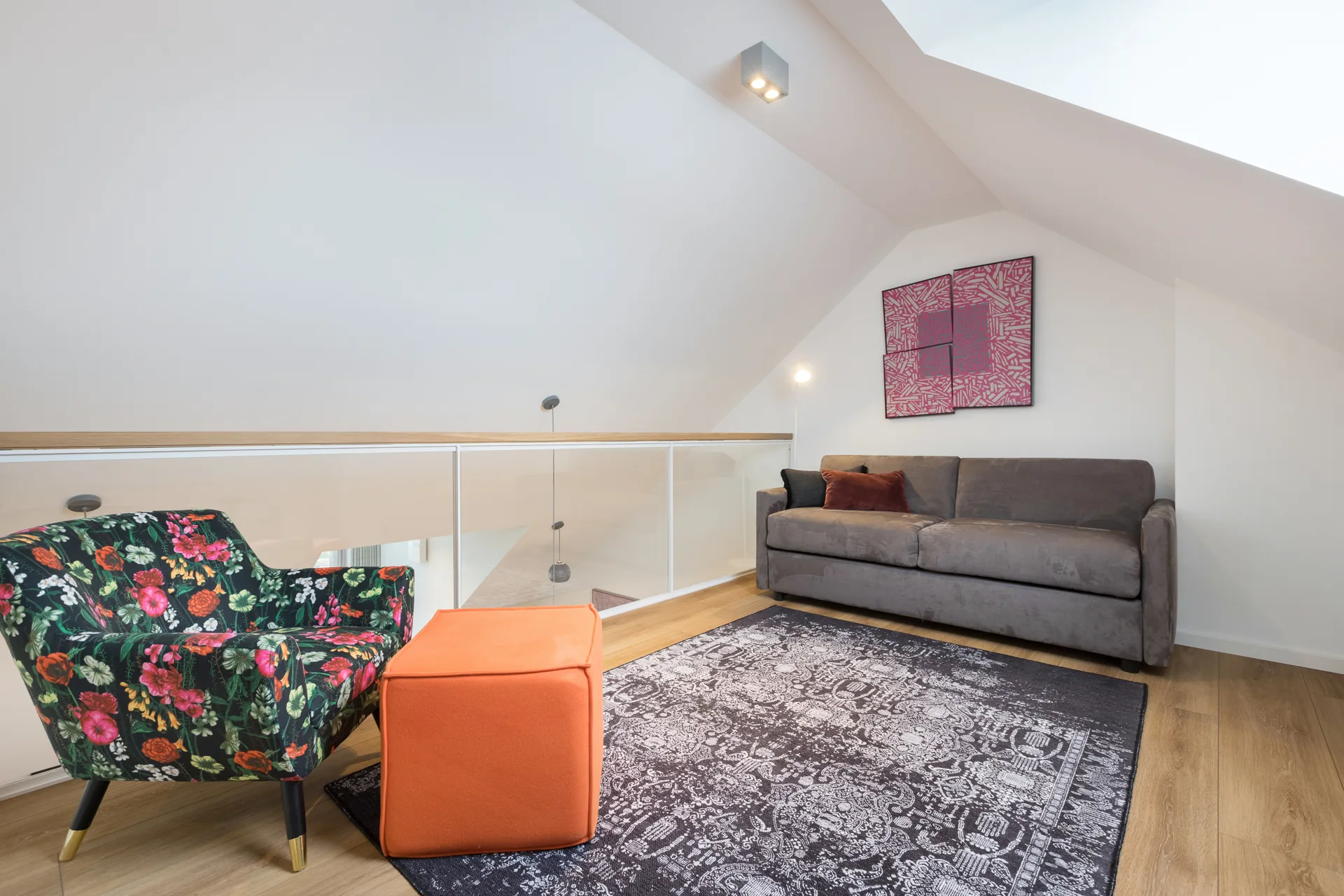 Bild - Stylische und exklusive Galeriewohnung mit Sauna, PKW-Stellplatz und Fahrstuhl in List