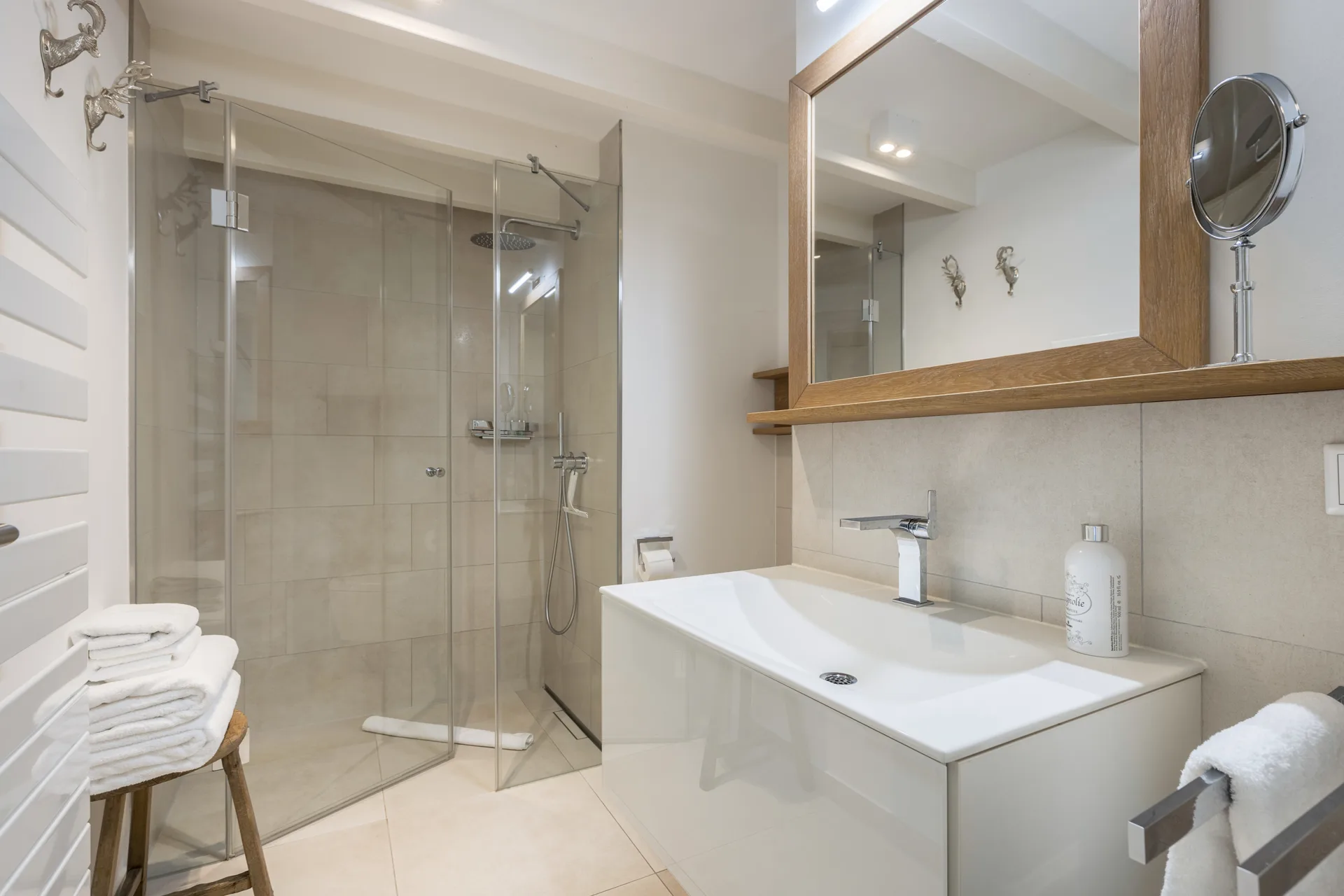 Bild - Stylische und exklusive Galeriewohnung mit Sauna, PKW-Stellplatz und Fahrstuhl in List