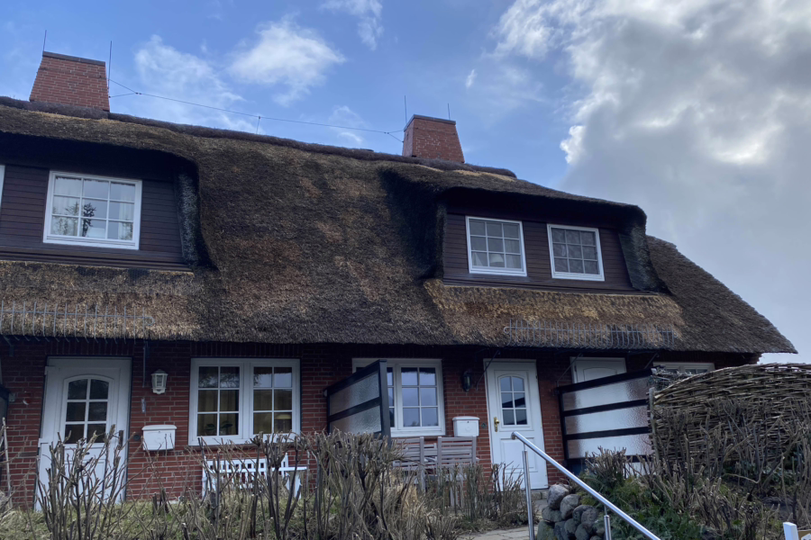 Hausansicht2 - Reetgedecktes Hausteil in zurückgezogener Lage von Kampen