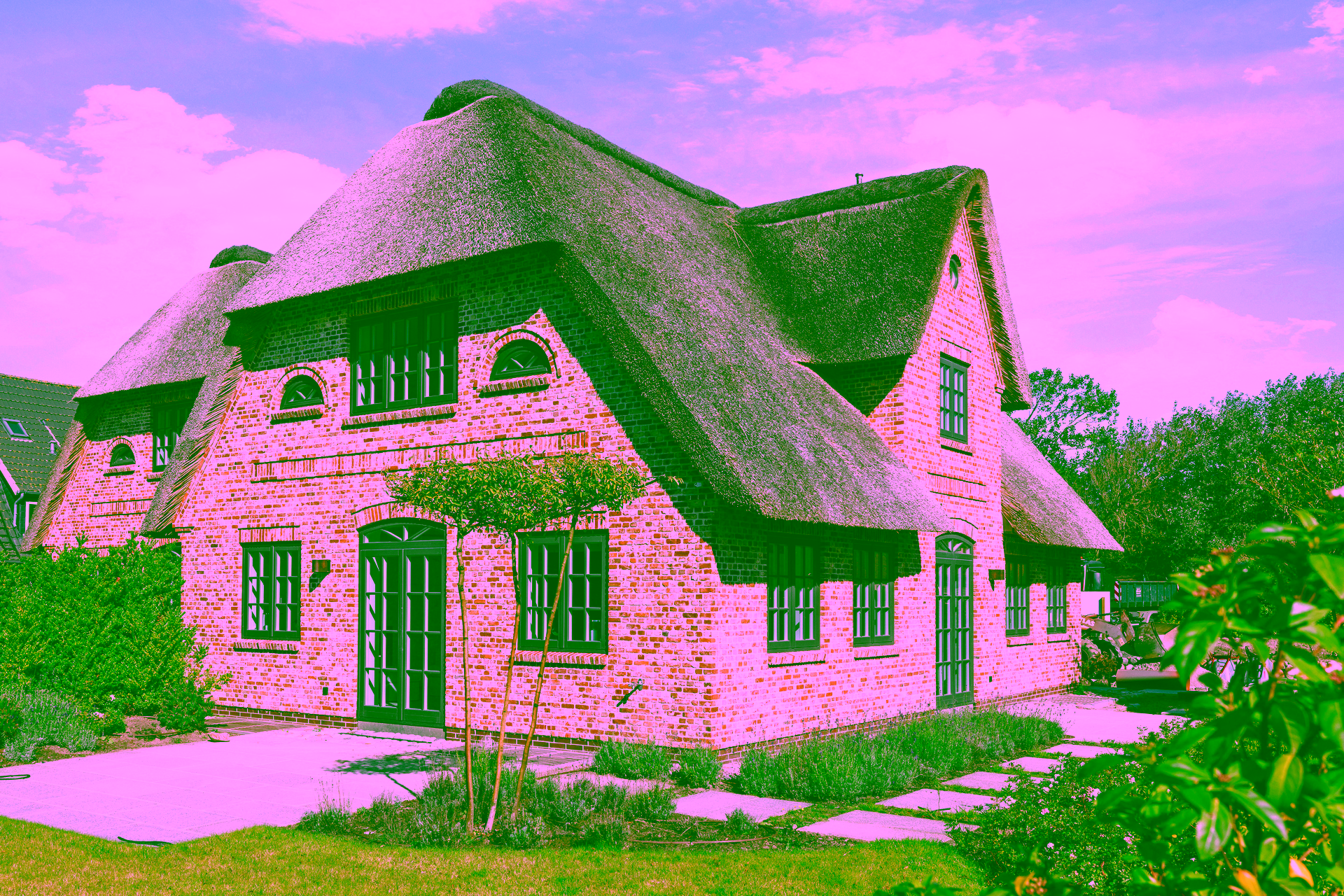 Großzügiges Neubau-Doppelhaus unter Reet in toller Lage von Wenningstedt, 25996 Wenningstedt (Sylt), Doppelhaushälfte