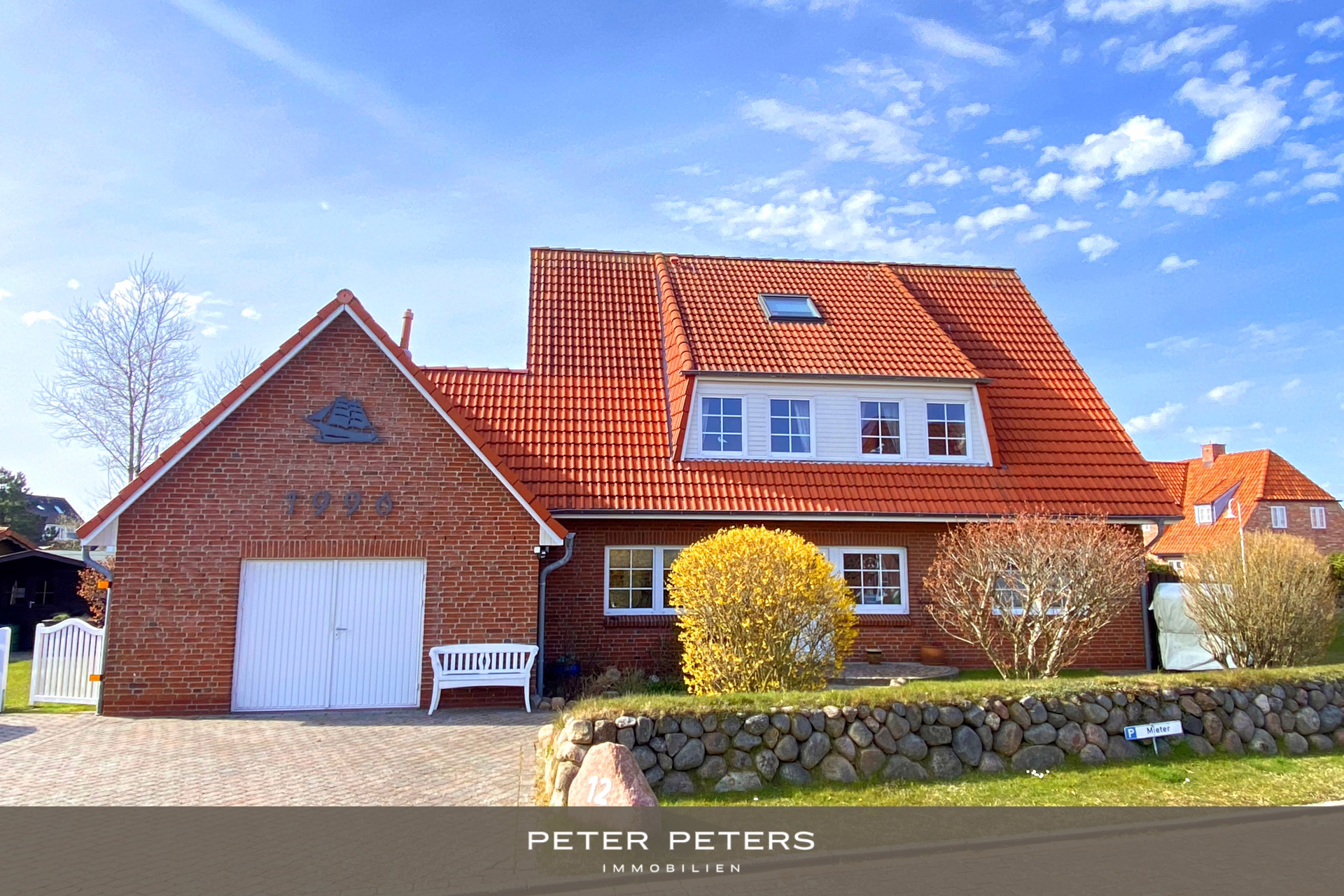 Gepflegtes Wohnhaus mit drei Appartements und einer Dauerwohnung in ruhiger Ortsrandlage von List, 25992 List auf Sylt, Mehrfamilienhaus