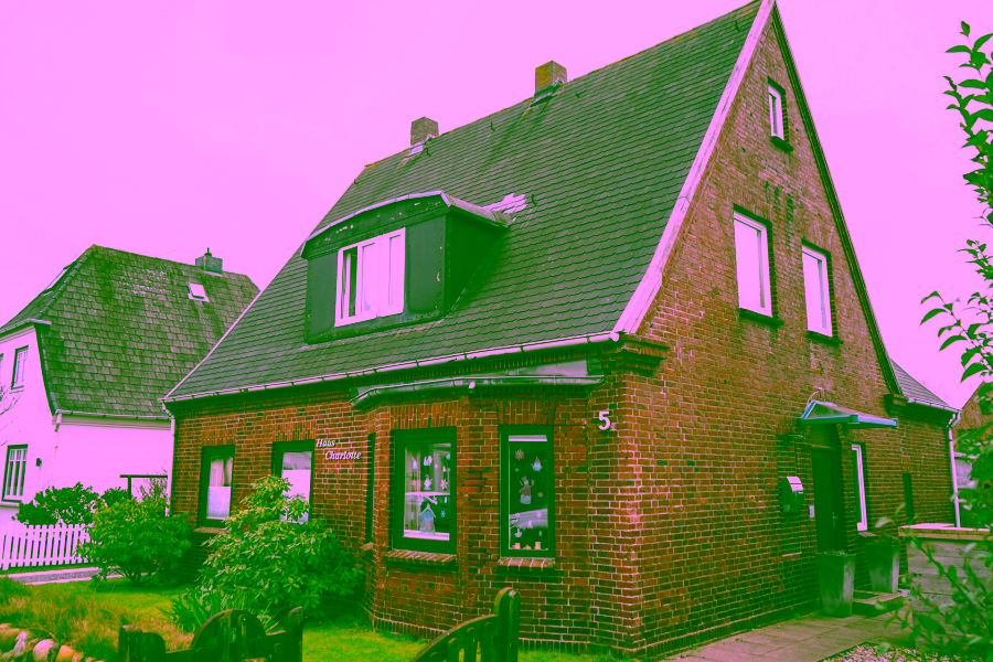 Bild - Erhaltenswertes Einfamilienhaus mit zwei Wohneinheiten in der Dr.-Ross-Straße