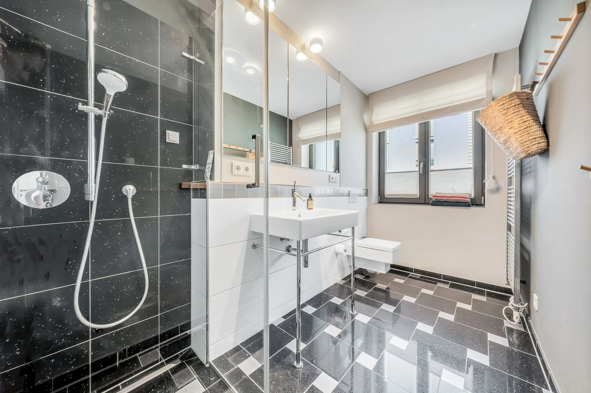 Bild - Sehr schön gelegene und genehmigte Ferienwohnung am Wenningstedter Dorfteich auf einer Ebene