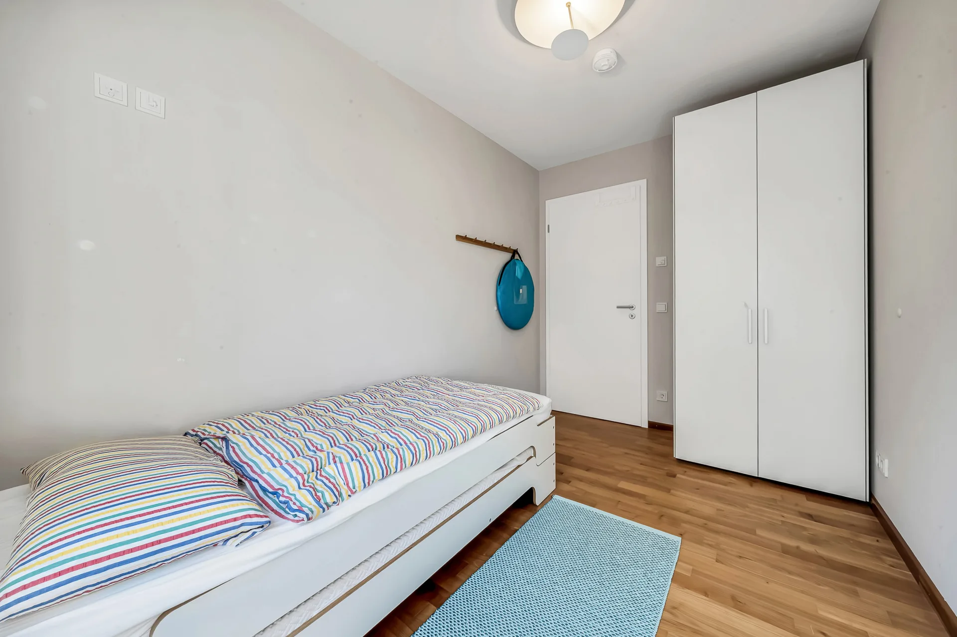 Bild - Sehr schön gelegene und genehmigte Ferienwohnung am Wenningstedter Dorfteich auf einer Ebene