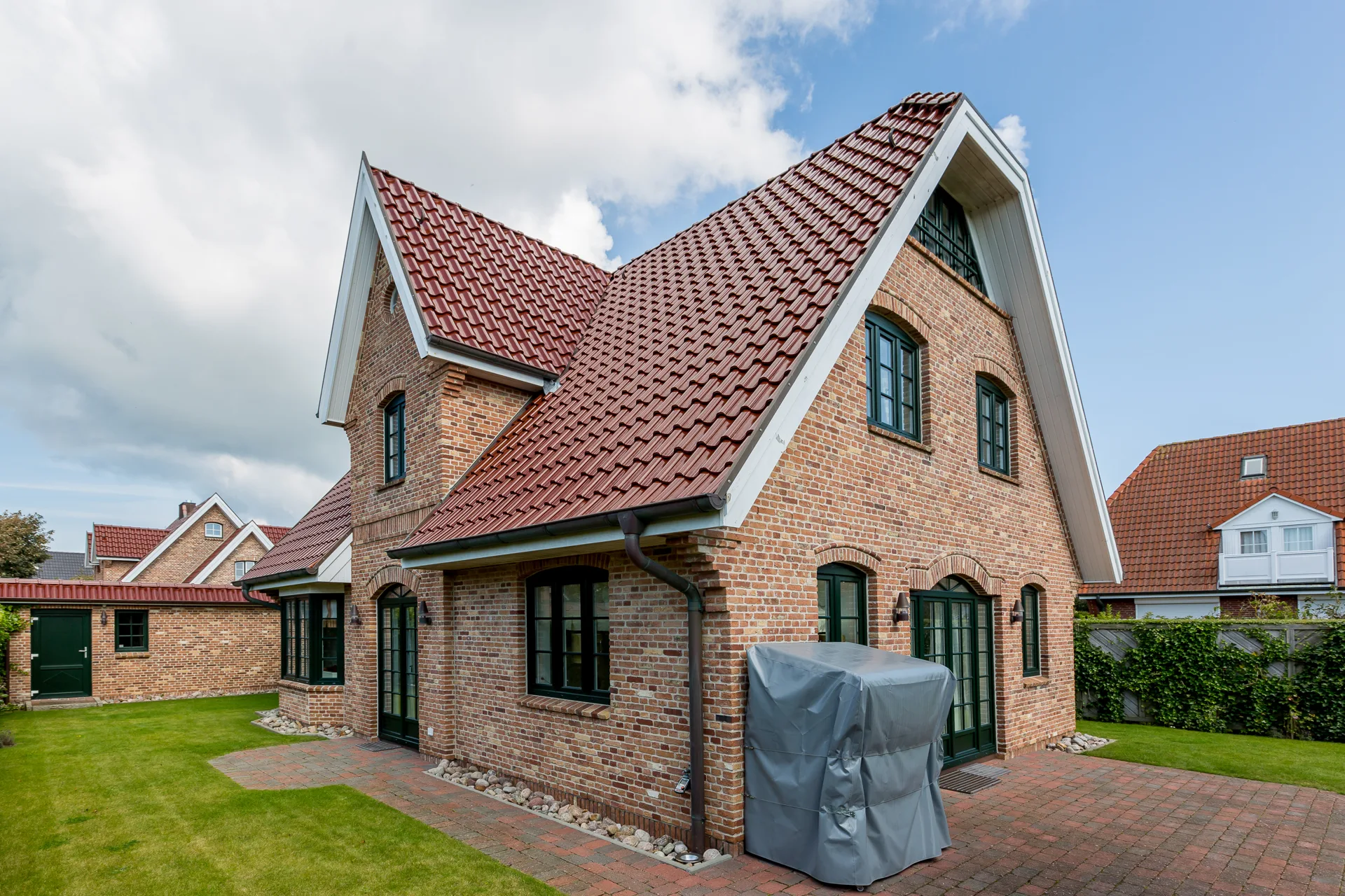Bild - Großzügiges Einfamilienhaus mit Garage nahe dem Strand und Stadtzentrum