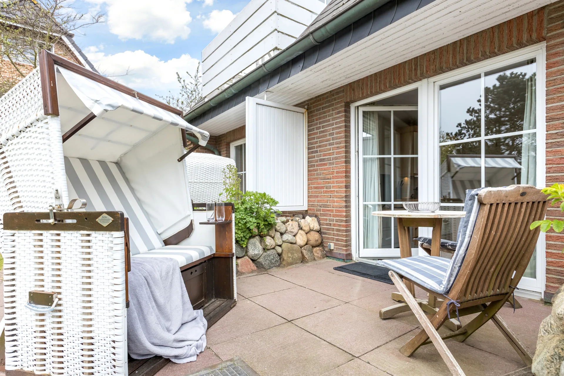 Bild - Gemütliche Erdgeschosswohnung mit Südgarten -Schwimmbad und Sauna im Haus-