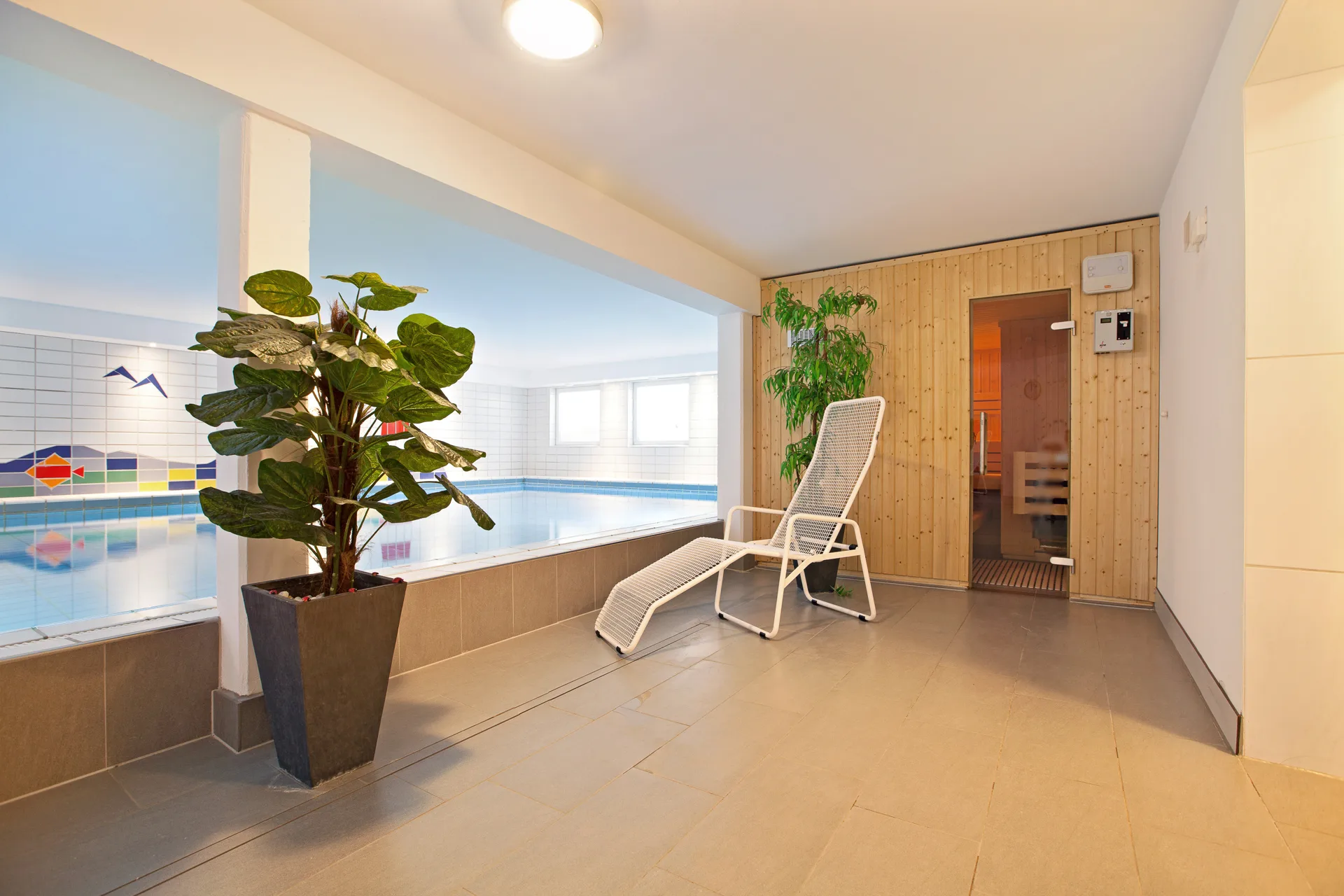 Bild - Gemütliche Erdgeschosswohnung mit Südgarten -Schwimmbad und Sauna im Haus-