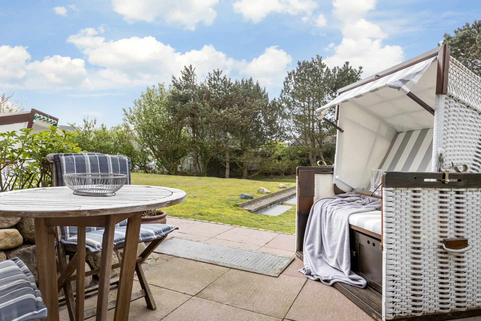 Bild - Gemütliche Erdgeschosswohnung mit Südgarten -Schwimmbad und Sauna im Haus-