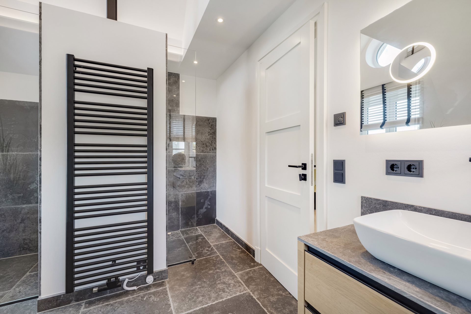 Bild - Neubau eines freistehenden Wohnhauses (Dauerwohnung) mit Garage in Westerland