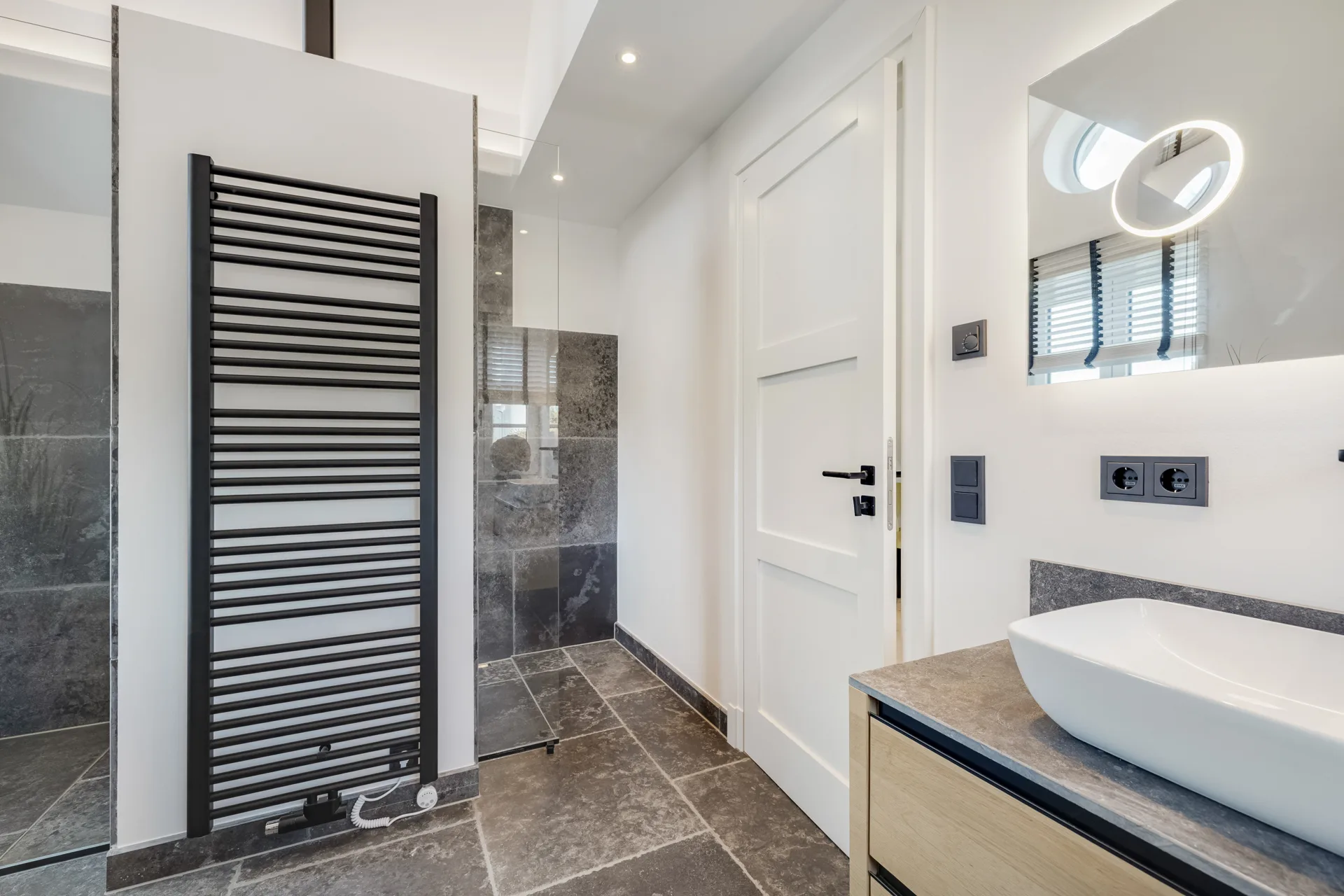 Bild - Neubau eines freistehenden Wohnhauses (Dauerwohnung) mit Garage in Westerland