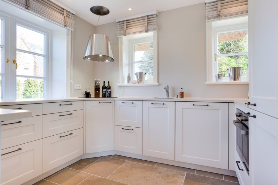 Bild - Doppelhaushälfte unter Reet am Dorfteich von Wenningstedt