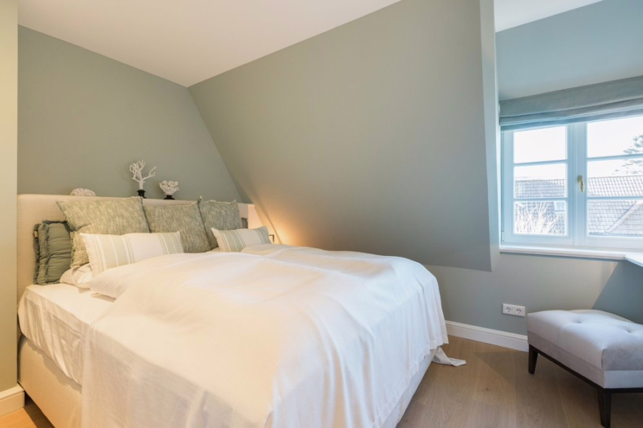 Bild - Doppelhaushälfte unter Reet am Dorfteich von Wenningstedt