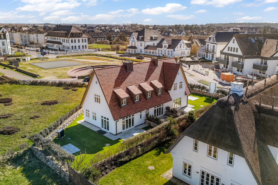 DJI_20250515191554_0238_D - 3 Hausteile in bester strandnaher Lage von Wenningstedt (FW und DW)