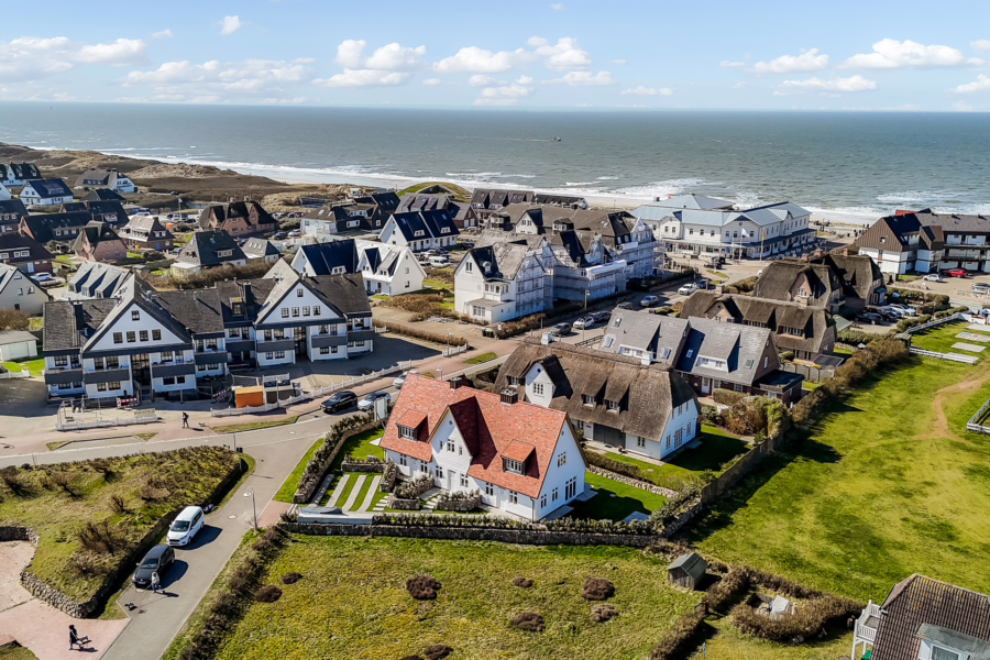 DJI_20250515191425_0230_D - 3 Hausteile in bester strandnaher Lage von Wenningstedt (FW und DW)