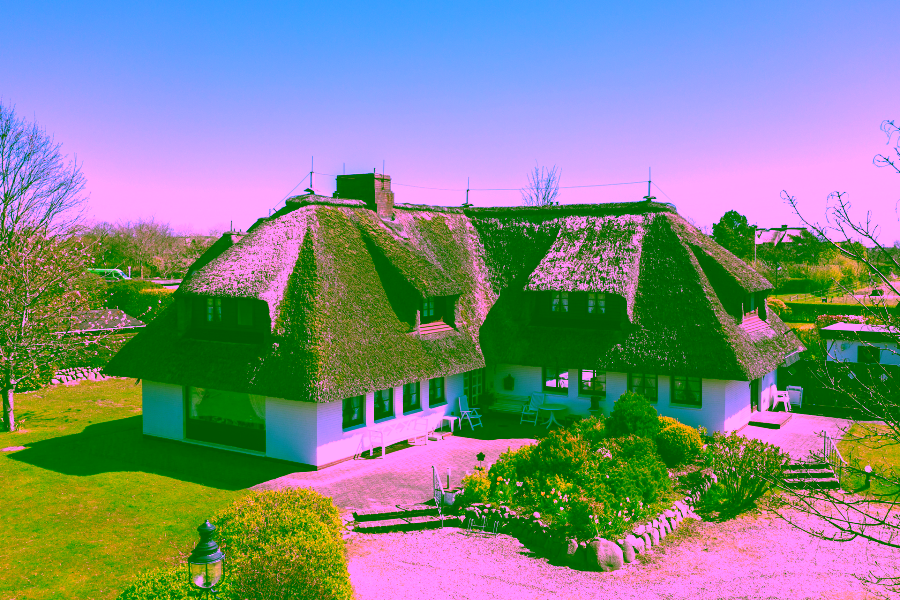 Bild - Neubau eines außergewöhnlichen Friesenhauses unter Reet mit Garage in begehrter Lage von Keitum