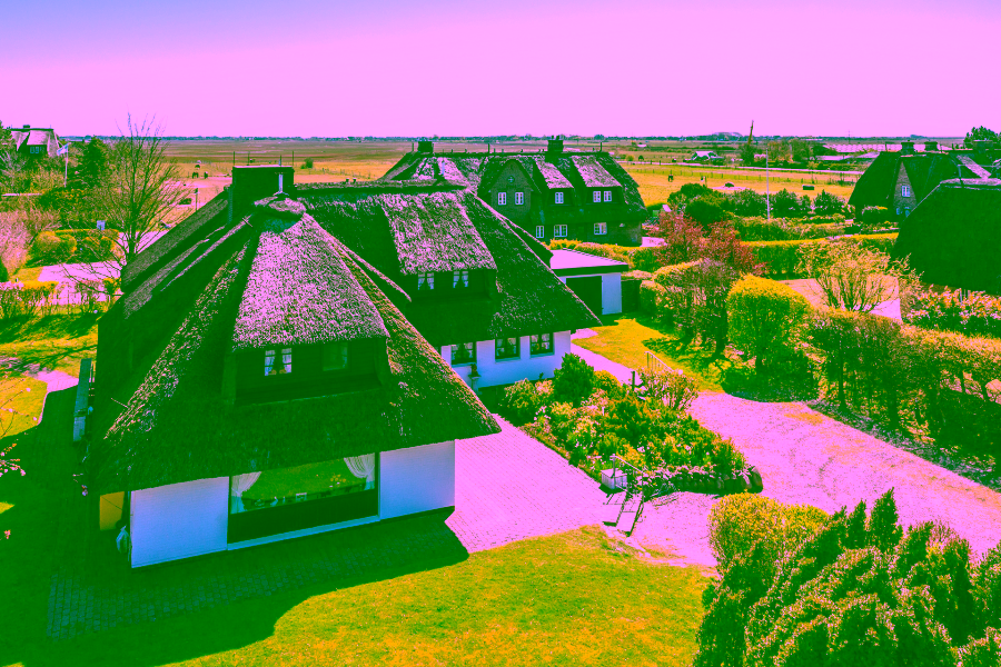 Bild - Neubau eines außergewöhnlichen Friesenhauses unter Reet mit Garage in begehrter Lage von Keitum