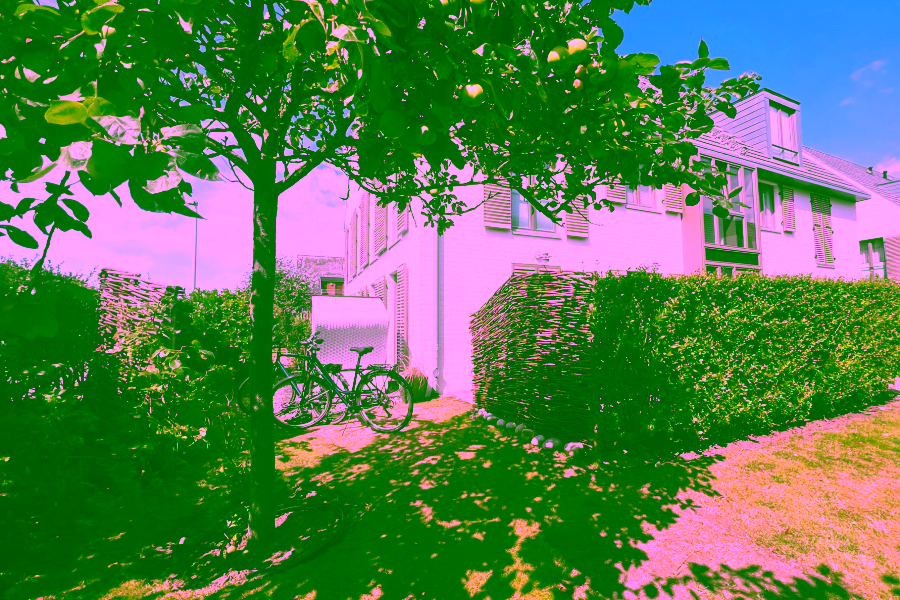 Bild - Moderne Haushälfte mit Einzelhauscharakter