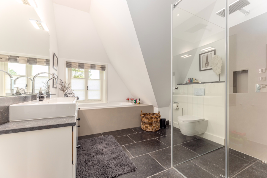 Bild - Moderne Haushälfte mit Einzelhauscharakter