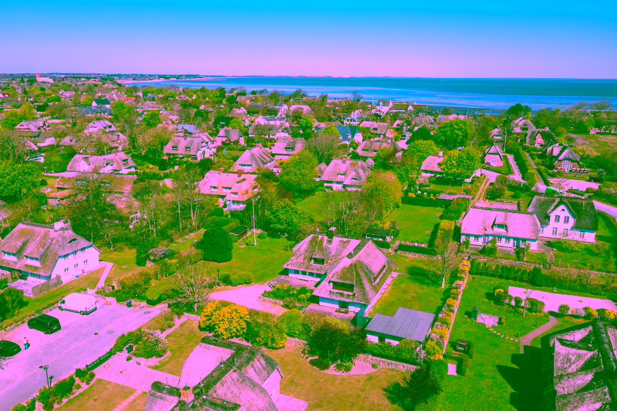 Bild - Neubau: Reetgedeckte Ferienhaushälfte in Keitum