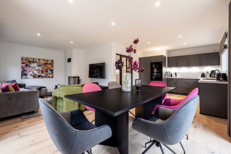Bild - Neubau mit Hotelanbindung mit Annehmlichkeiten von Wellnessbereich und Frühstück