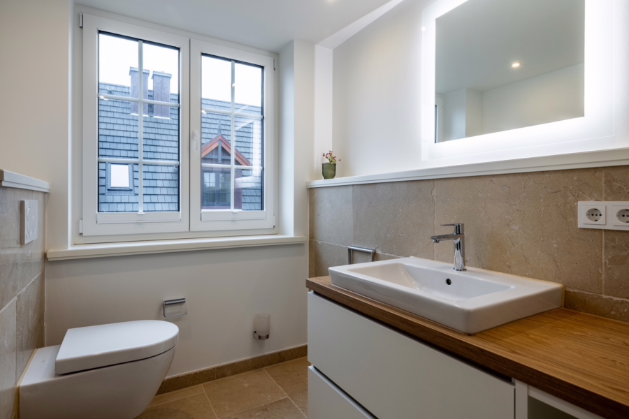 Bild - Neubau mit Hotelanbindung mit Annehmlichkeiten von Wellnessbereich und Frühstück