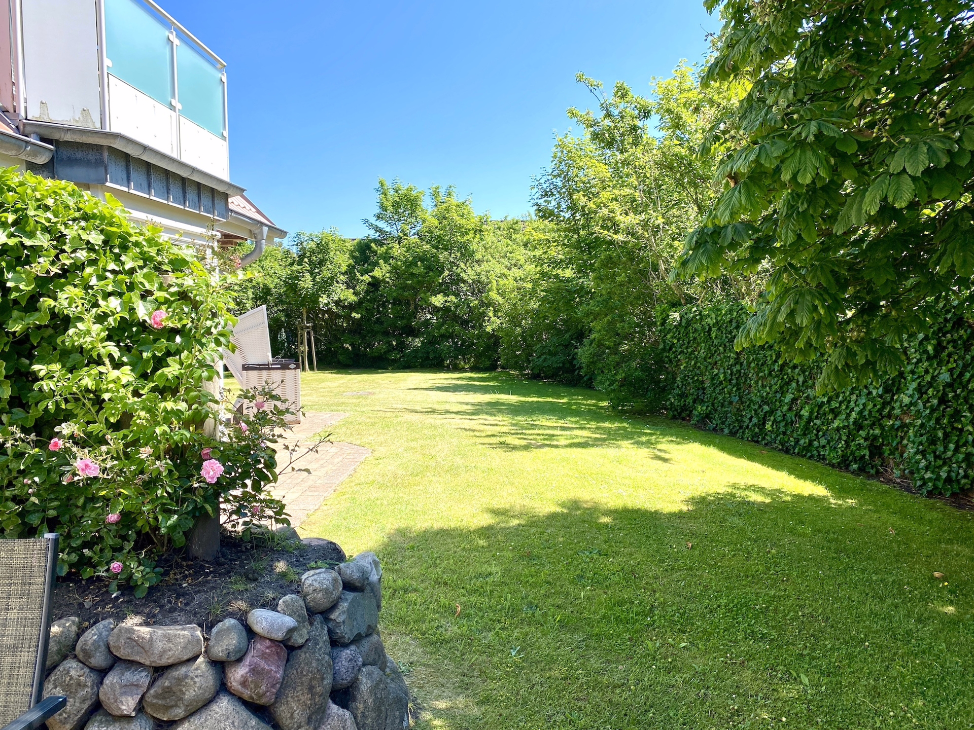 Bild - Erdgeschosswohnung mit Südterrasse und kleinem Gartengrundstück