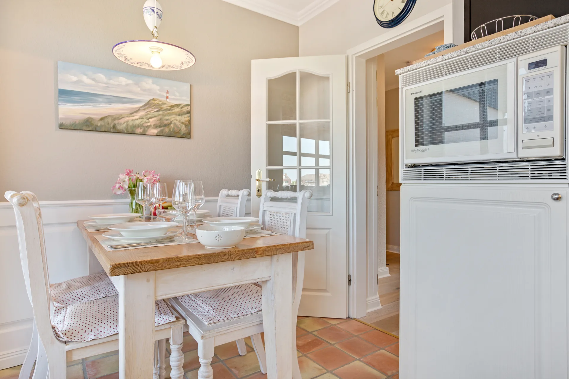 Bild - Exklusive Strandnähe: Moderne Wohnung mit zwei Balkonen & kleinem Meerblick in Wenningstedt