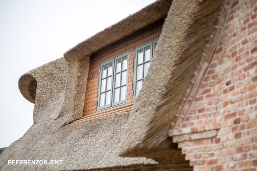 Bild - -Neubau- Reetgedecktes Einzelhaus in wiesennaher Lage von Wenningstedt