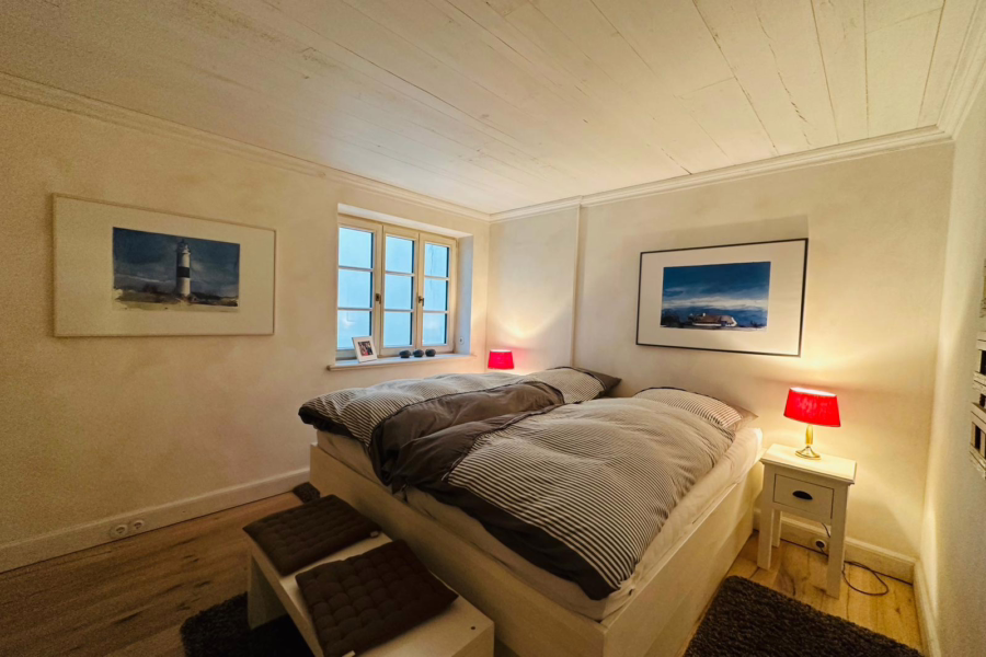 Bild - Wunderschöne reetgedeckte Haushälfte fussläufig zum Wattenmeer