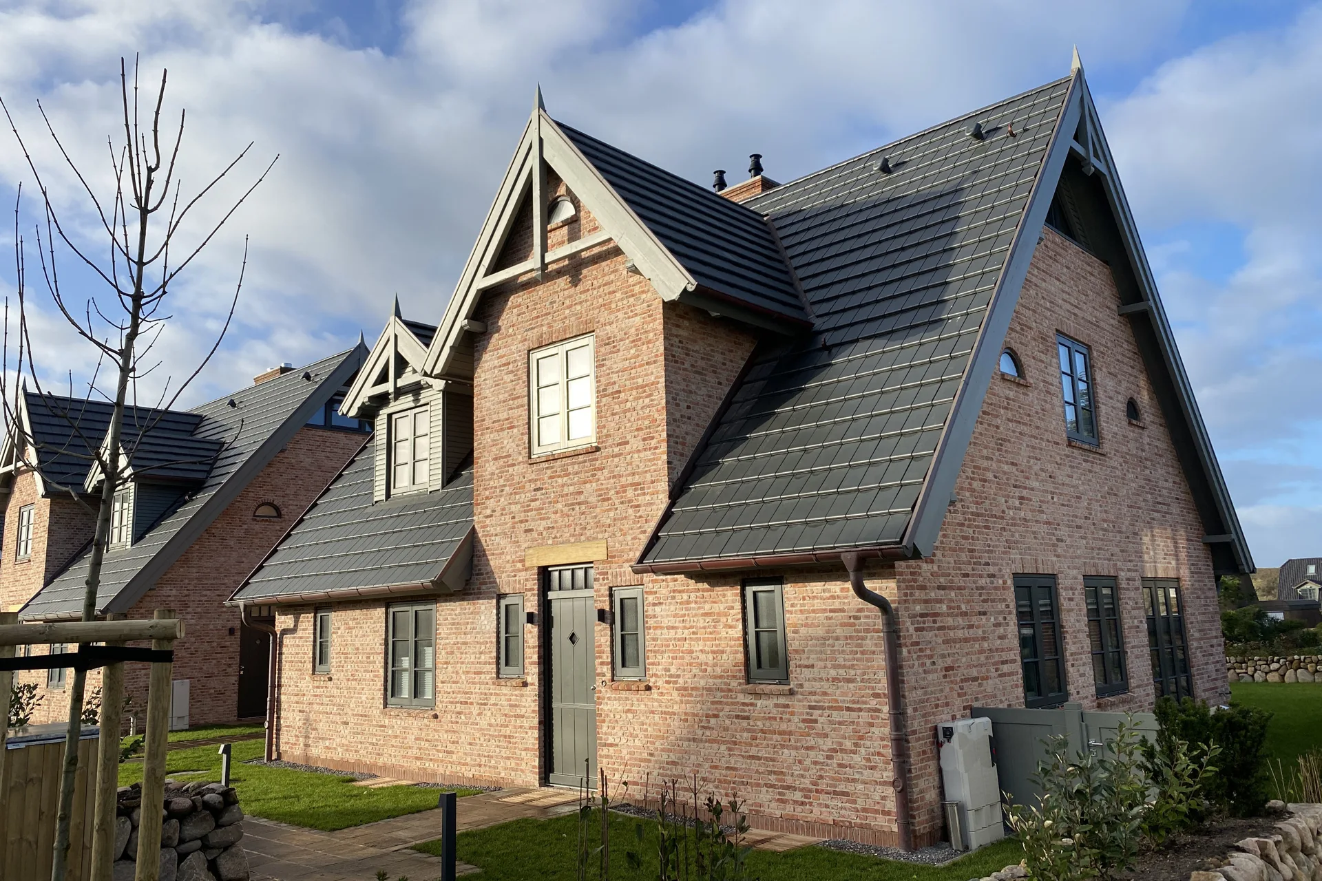 Hauseingang - Neubau – Doppelhaushälfte (Dauerwohnraum) in stadt- und strandnaher Lage