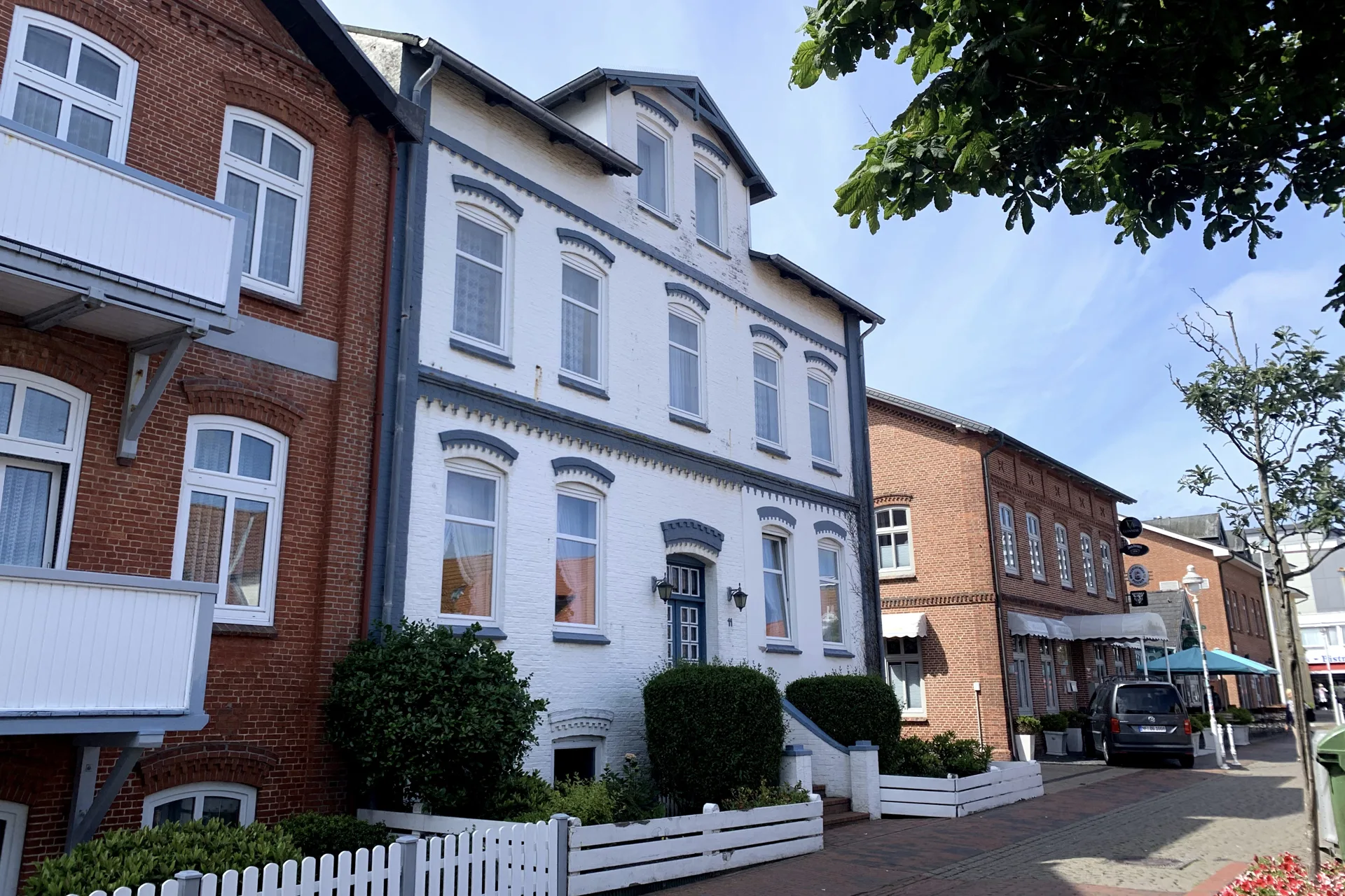 Bild - Logierhaus aus der Gründerzeit in der Fussgängerzone von Westerland