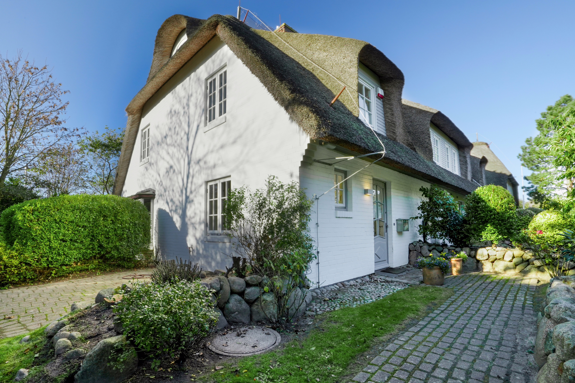 Bild - Zurückgezogenes Endhausteil mit schönem Garten in Keitum
