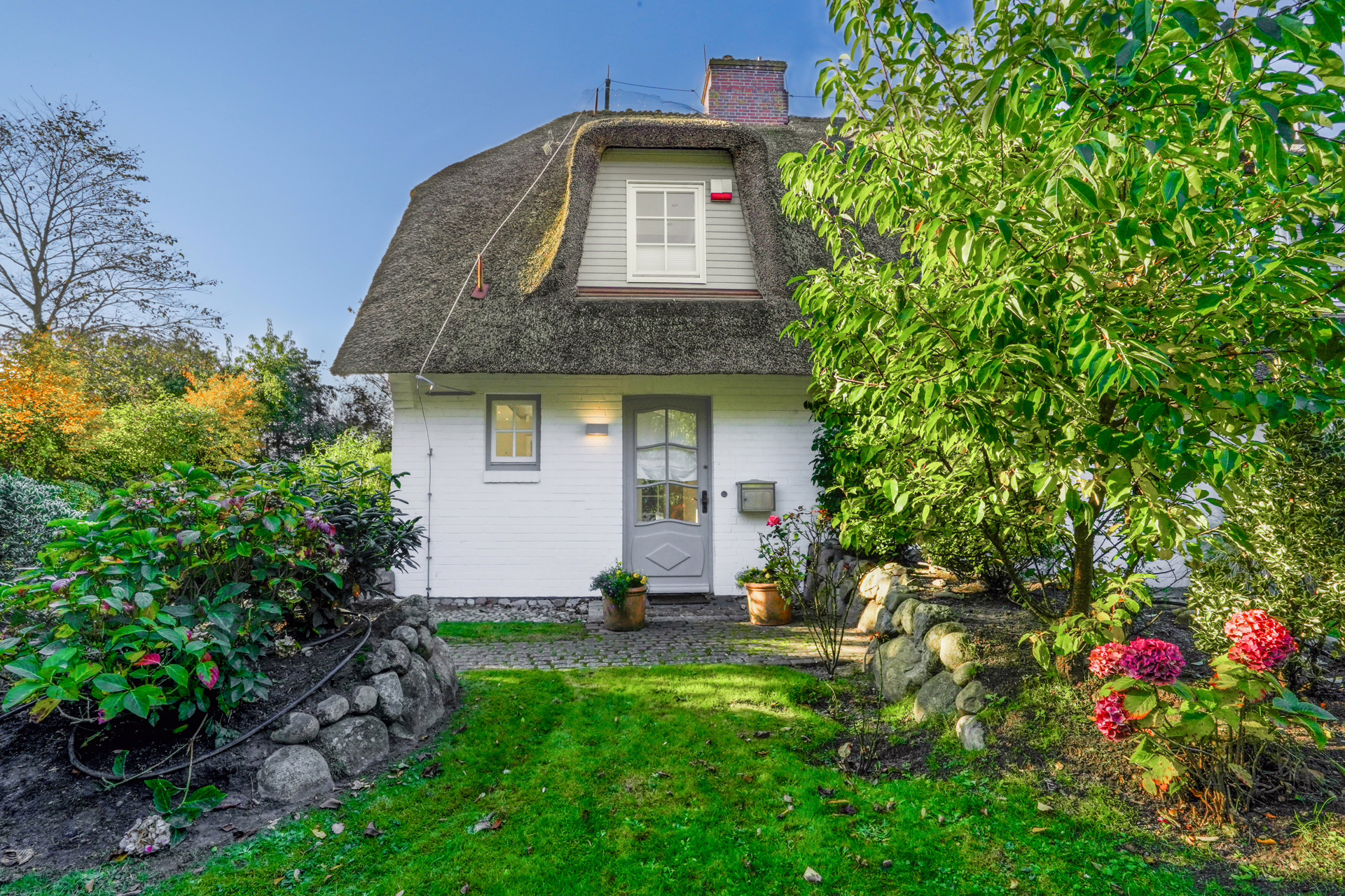 Bild - Zurückgezogenes Endhausteil mit schönem Garten in Keitum