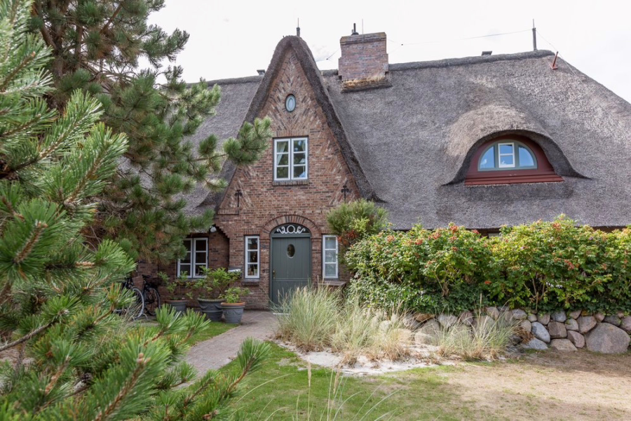 Bild - Sehr schönes Hausteil unter Reet in Wenningstedt