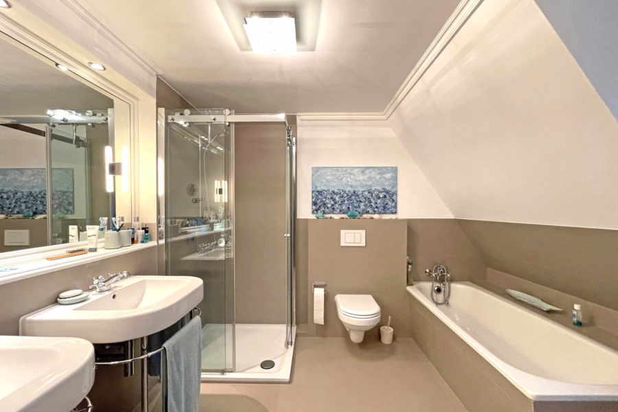 Bild - Sehr schönes Hausteil unter Reet in Wenningstedt