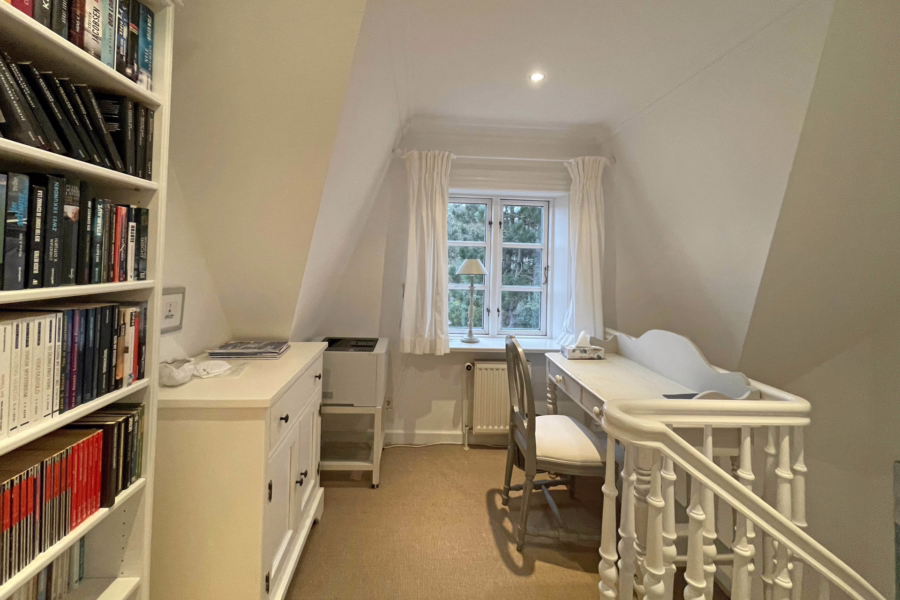 Bild - Sehr schönes Hausteil unter Reet in Wenningstedt