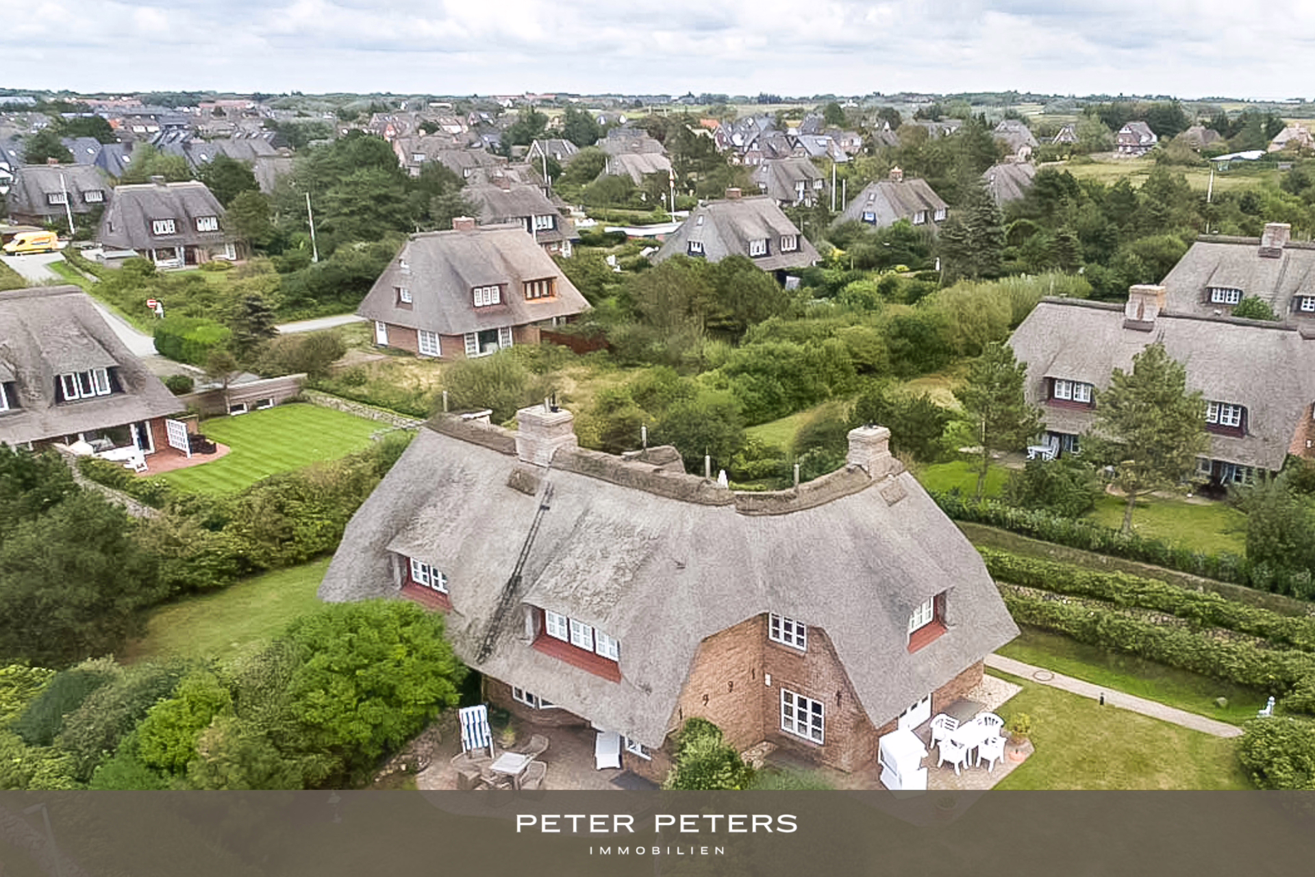 Sehr schönes Hausteil unter Reet in Wenningstedt, 25996 Wenningstedt-Braderup (Sylt), Reihenmittelhaus